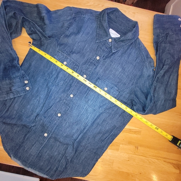 SOLD —- Lightweight Denim Chambray Long-sleeve Button-down Universal Thread, XS - Picture 6 of 7